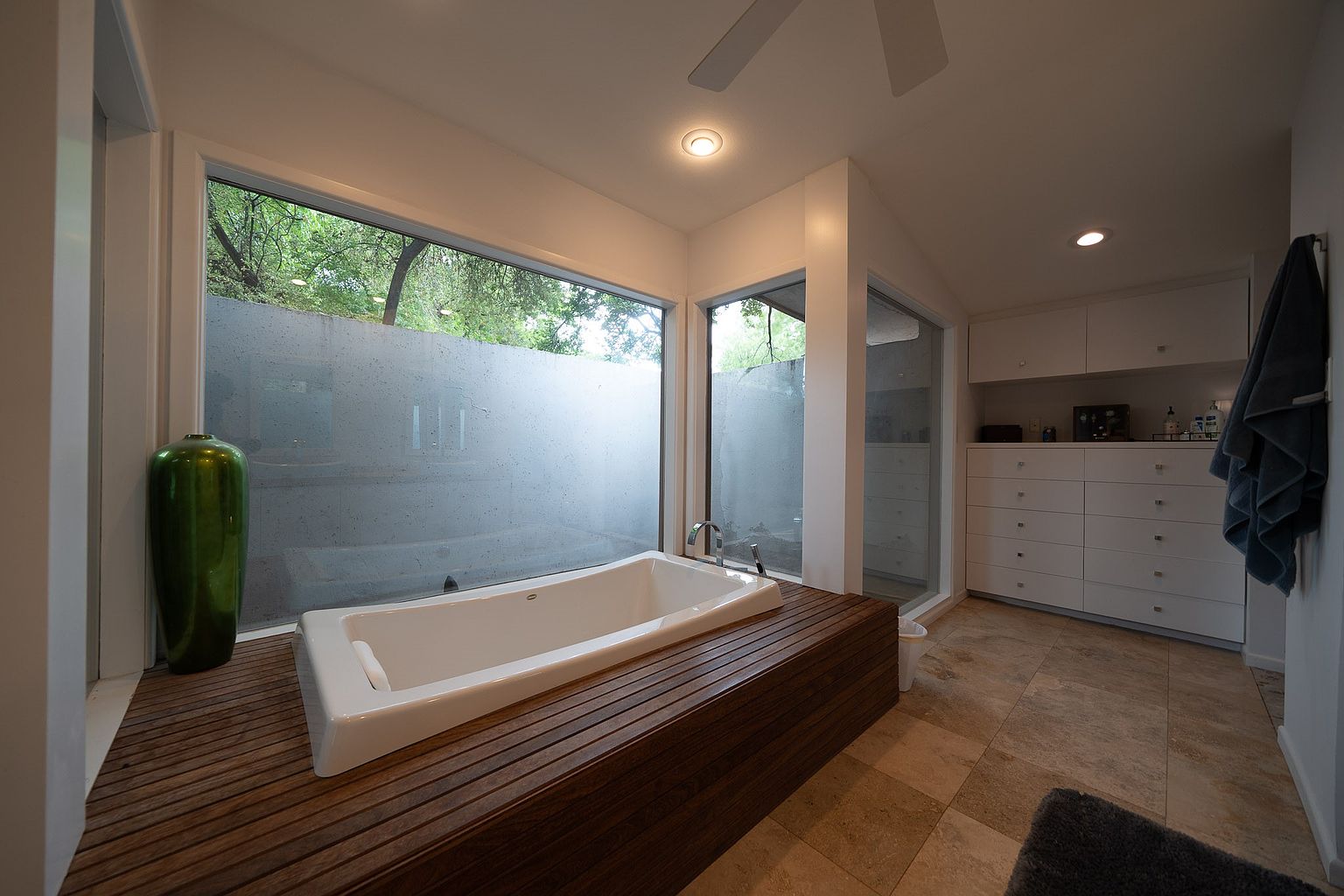 Listing photo: spa bathroom